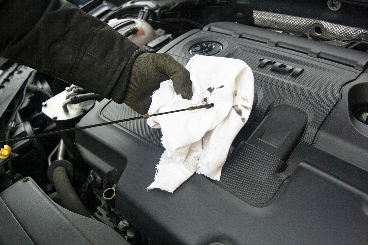 Is Your Car's Oil The Right Level? - Oil Change near me Ken Caryl Littleton CO